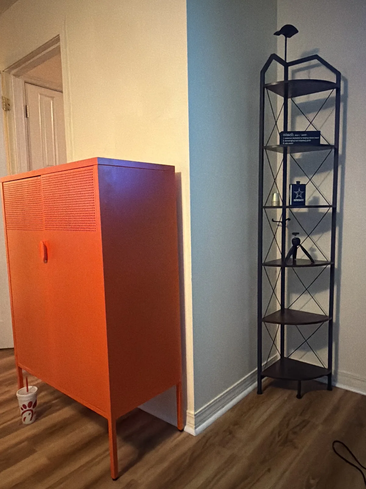 Storage cabinet and corner shelf assembled by Handychief