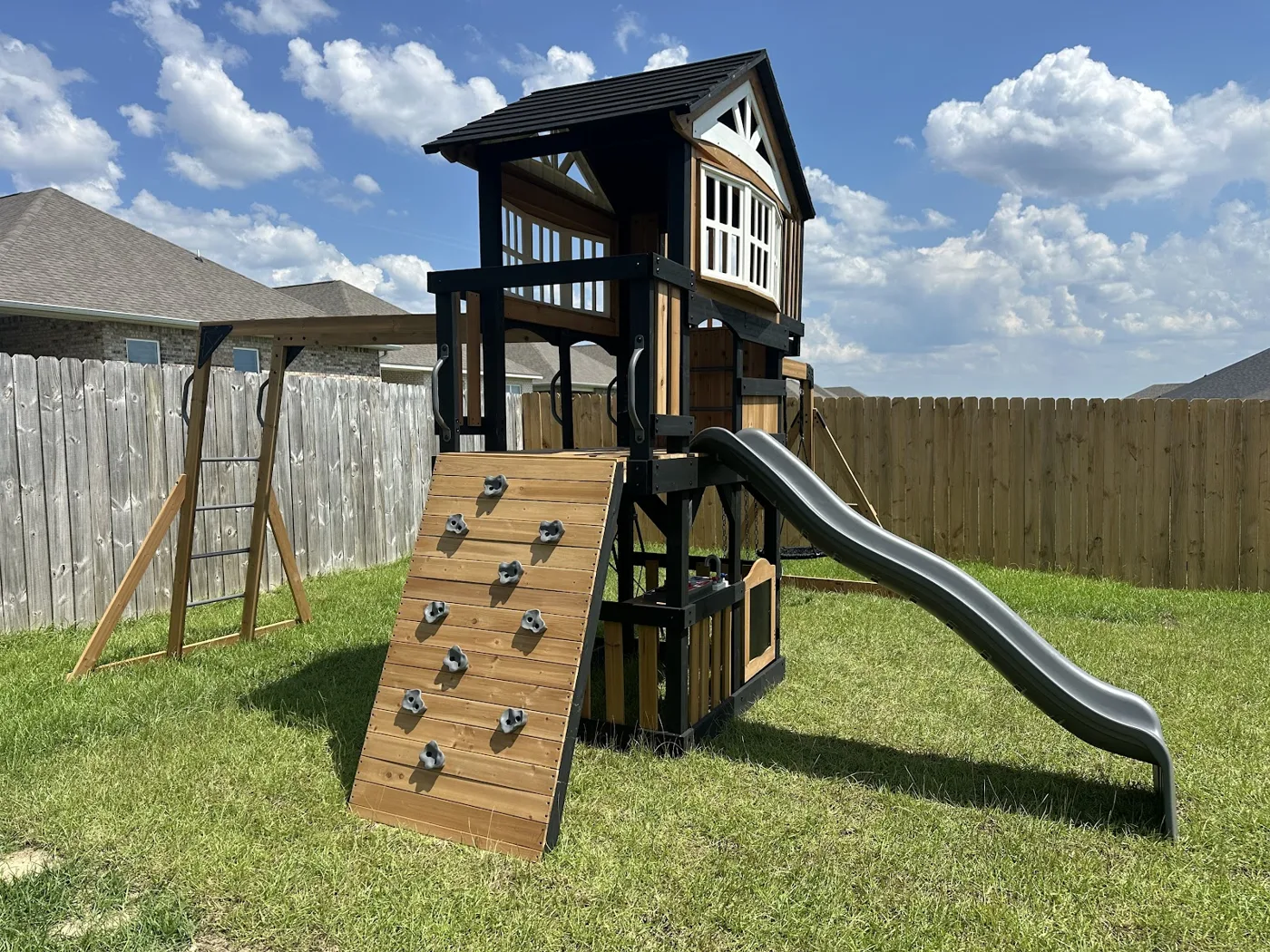 Backyard playset assembled by Handychief in Pensacola